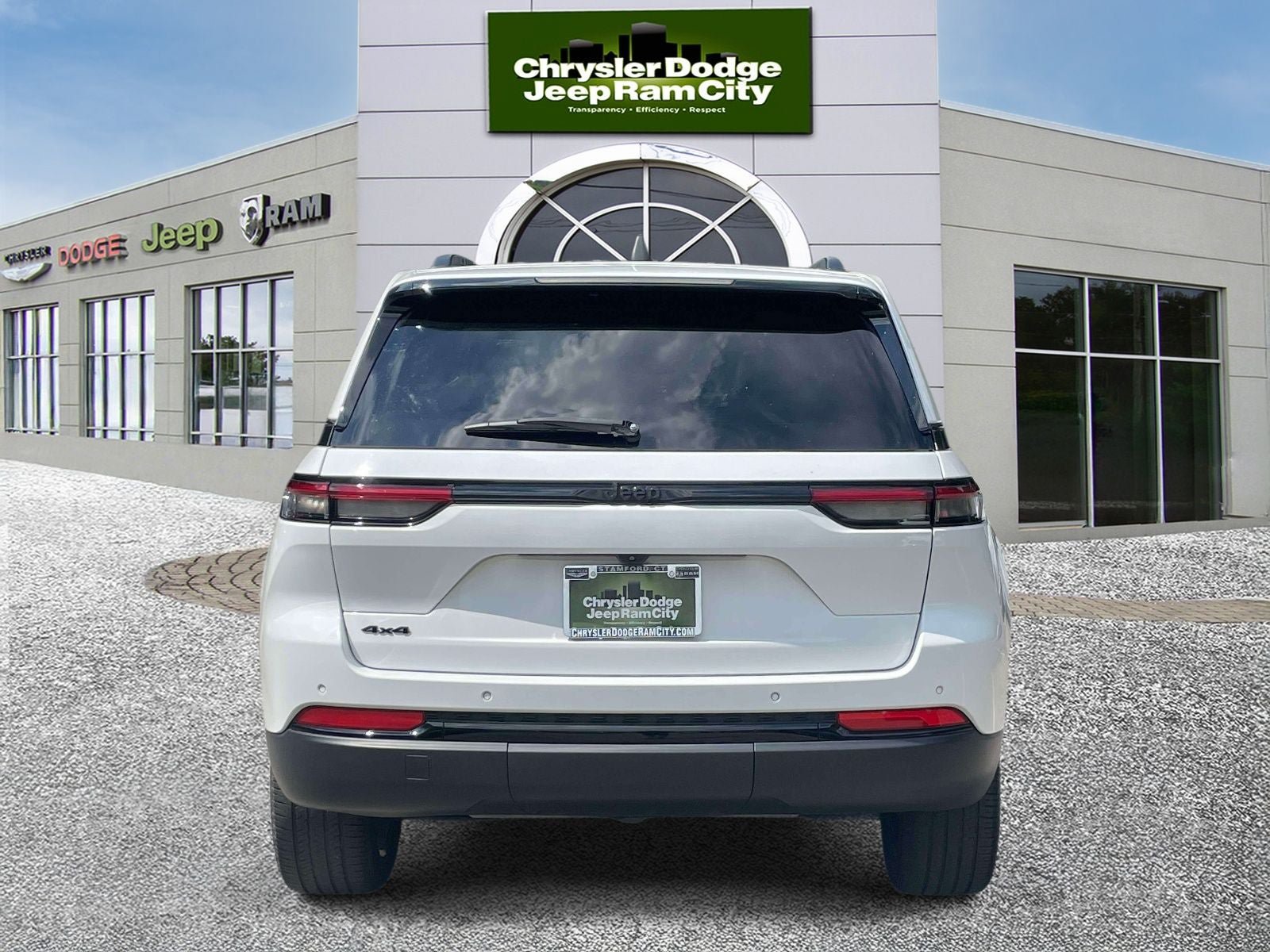 Used 2023 Jeep Grand Cherokee Altitude AWD/4WD image 7