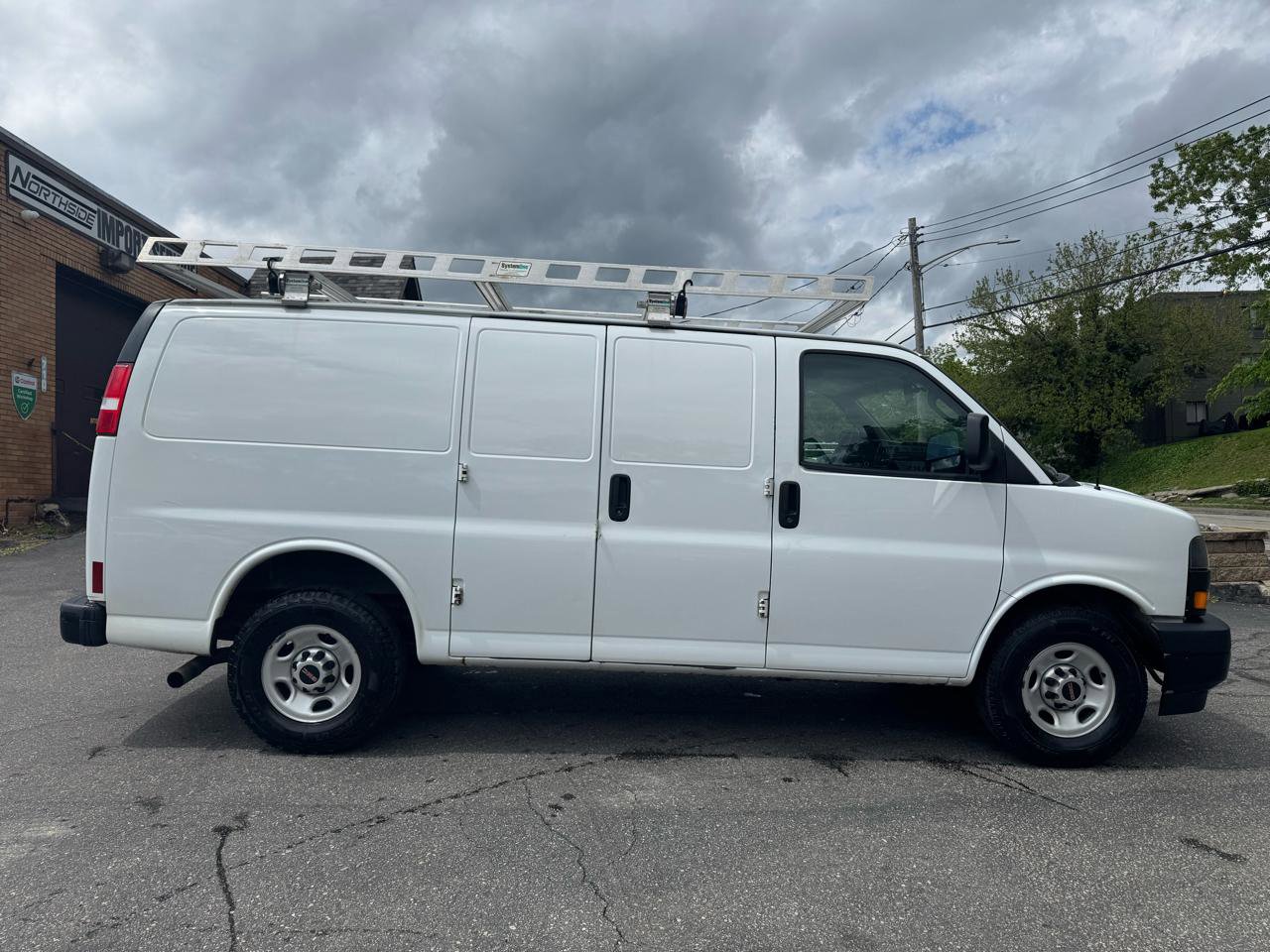 Used 2018 GMC Savana 2500 RWD image 8