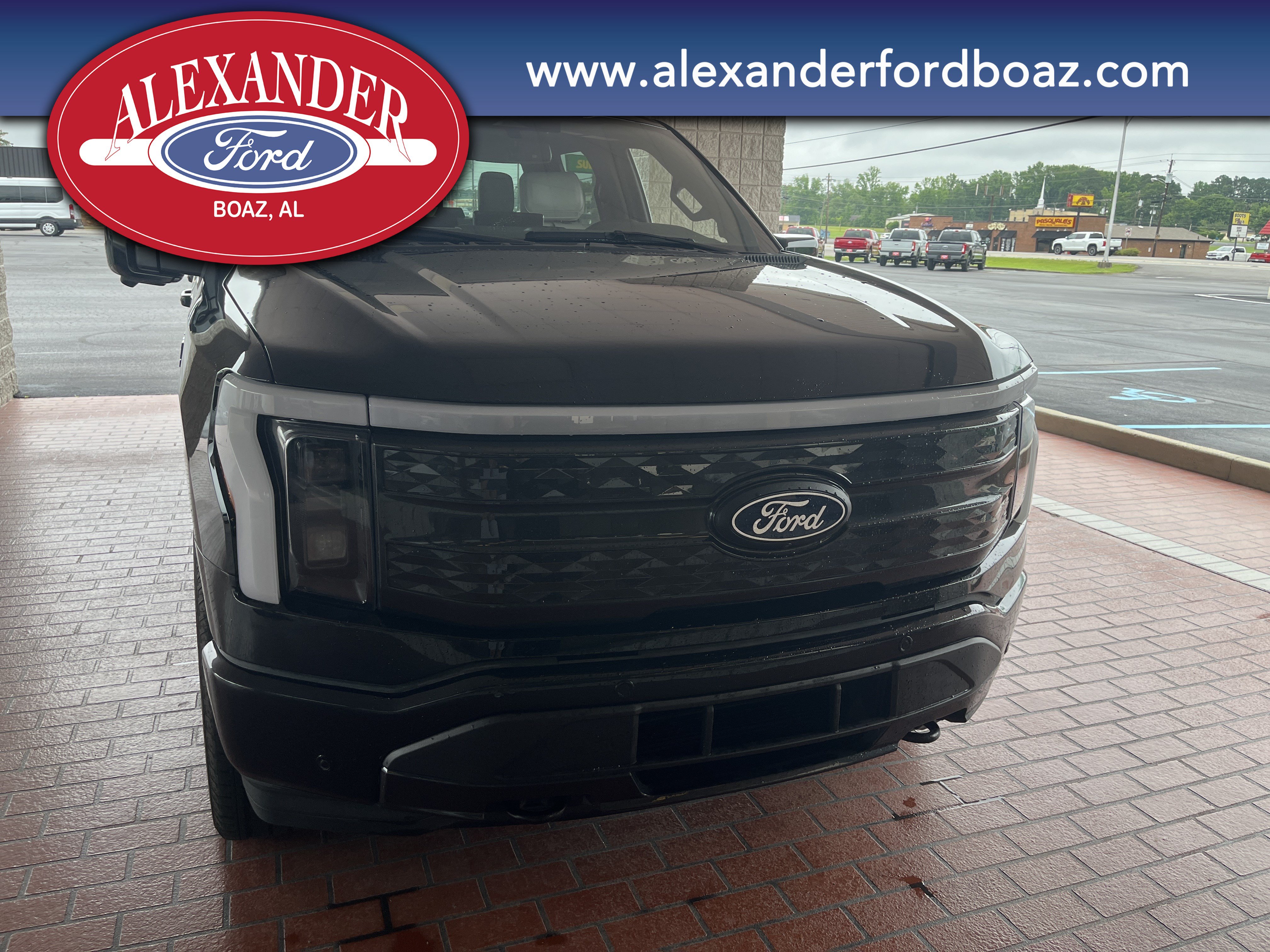 Used 2025 Ford F150 Lightning Platinum AWD/4WD image 4