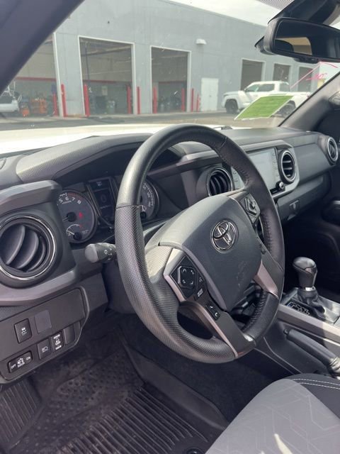 Used 2020 Toyota Tacoma TRD Off-Road w/ Technology Package image 13