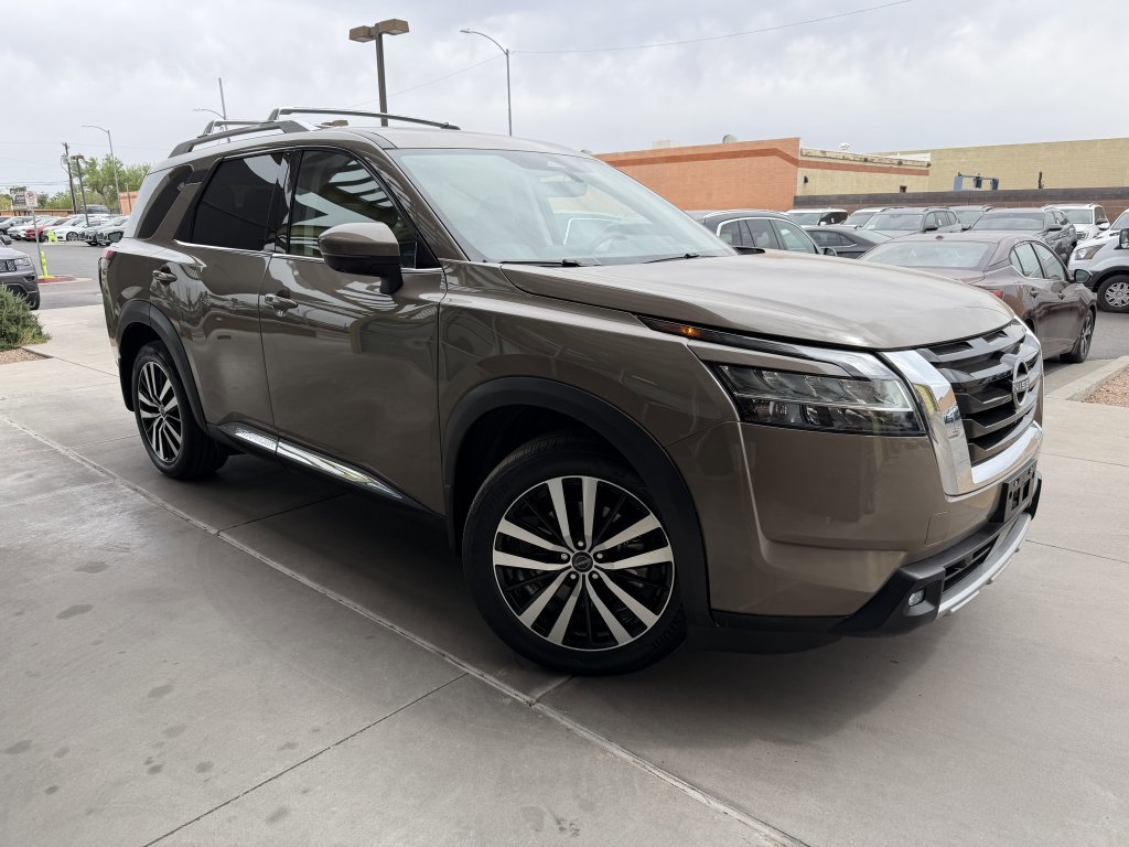 Used 2024 Nissan Pathfinder Platinum w/ Cargo Package image 6