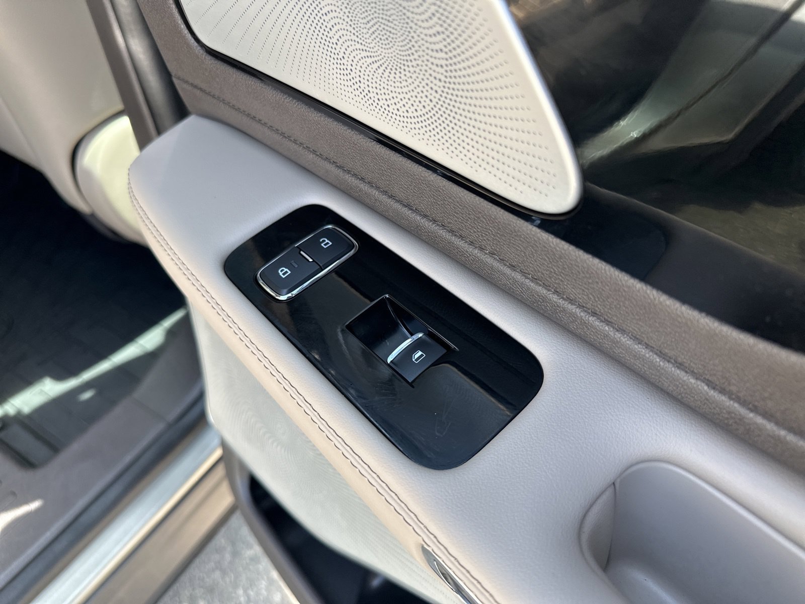 Used 2023 Lincoln Aviator Reserve w/ Equipment Group 201A AWD/4WD image 48