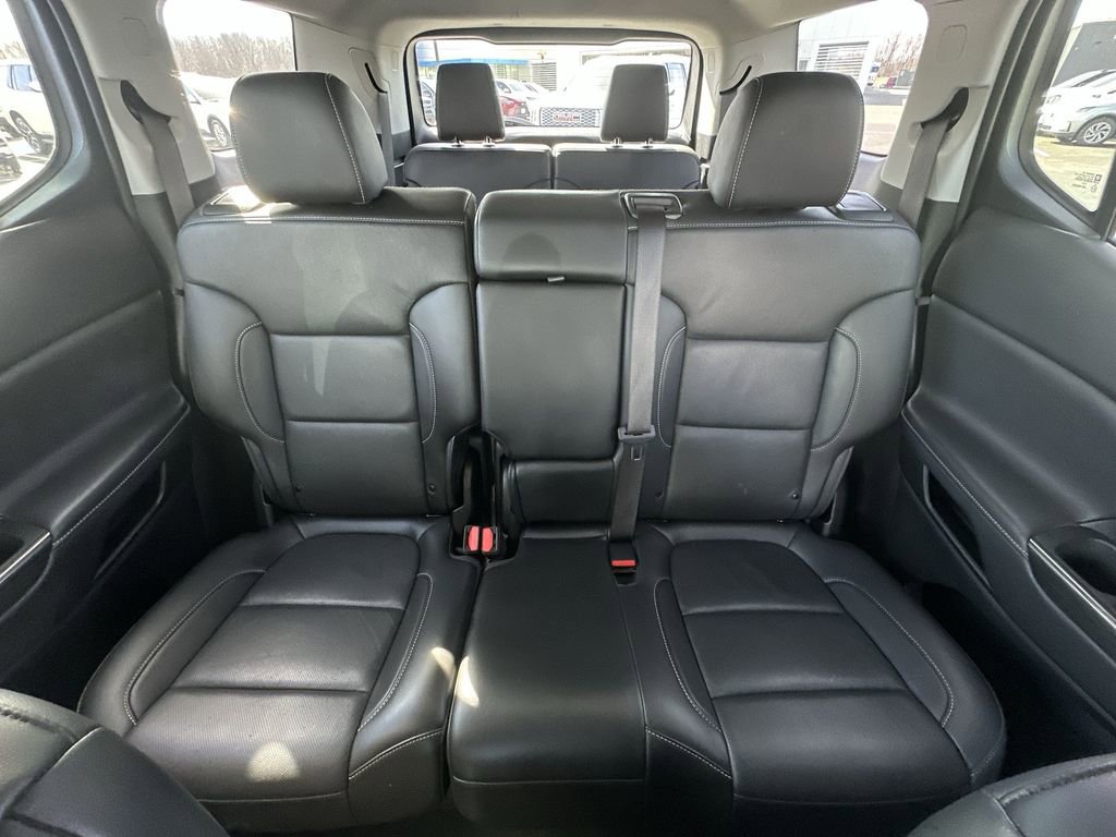 Used 2023 GMC Acadia SLT FWD image 21