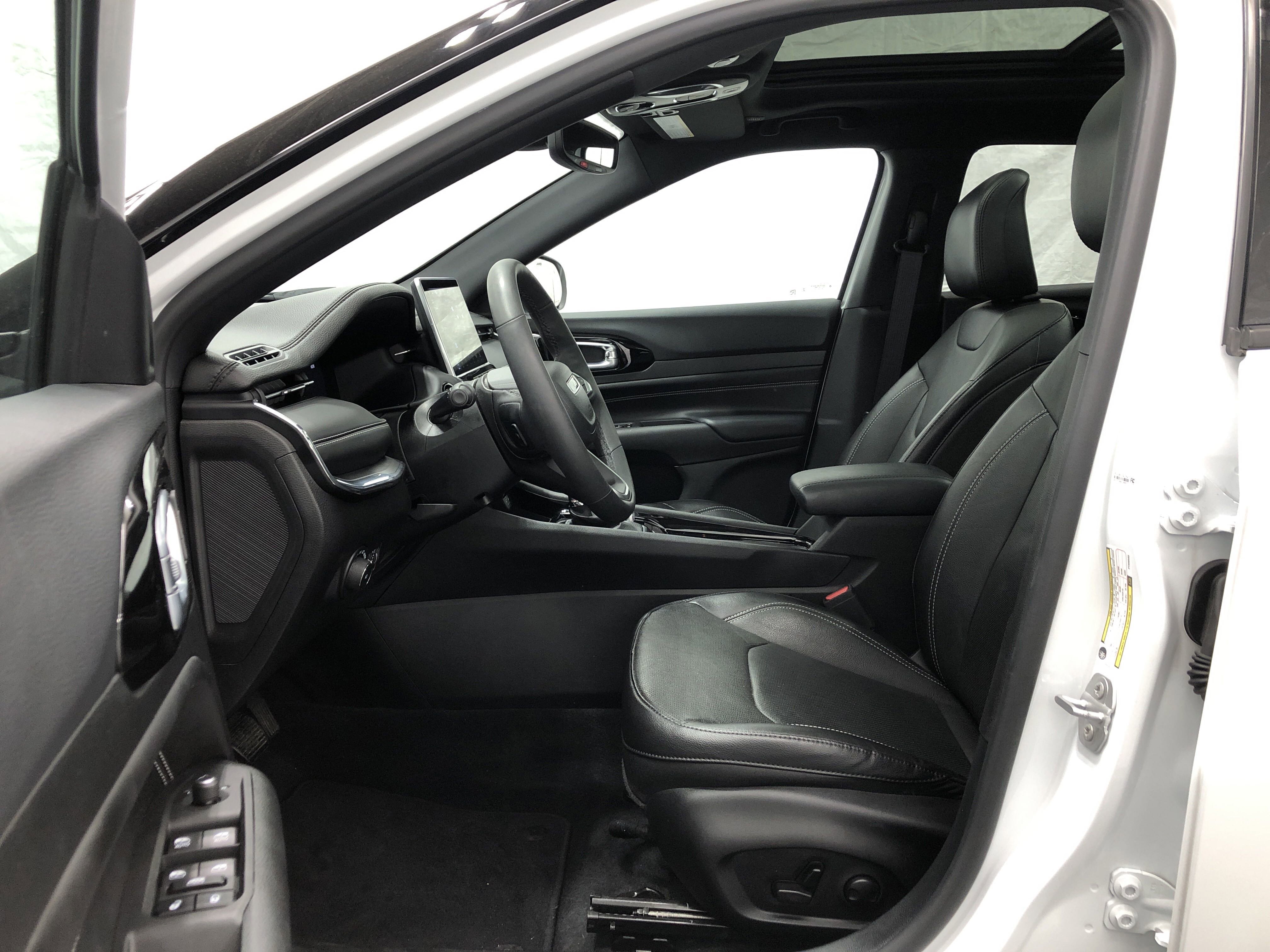 Used 2023 Jeep Compass High Altitude w/ Driver Assist Group I AWD/4WD image 9