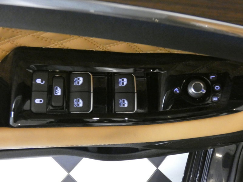 Used 2024 Jeep Grand Cherokee Summit w/ Luxury Tech Group V image 25