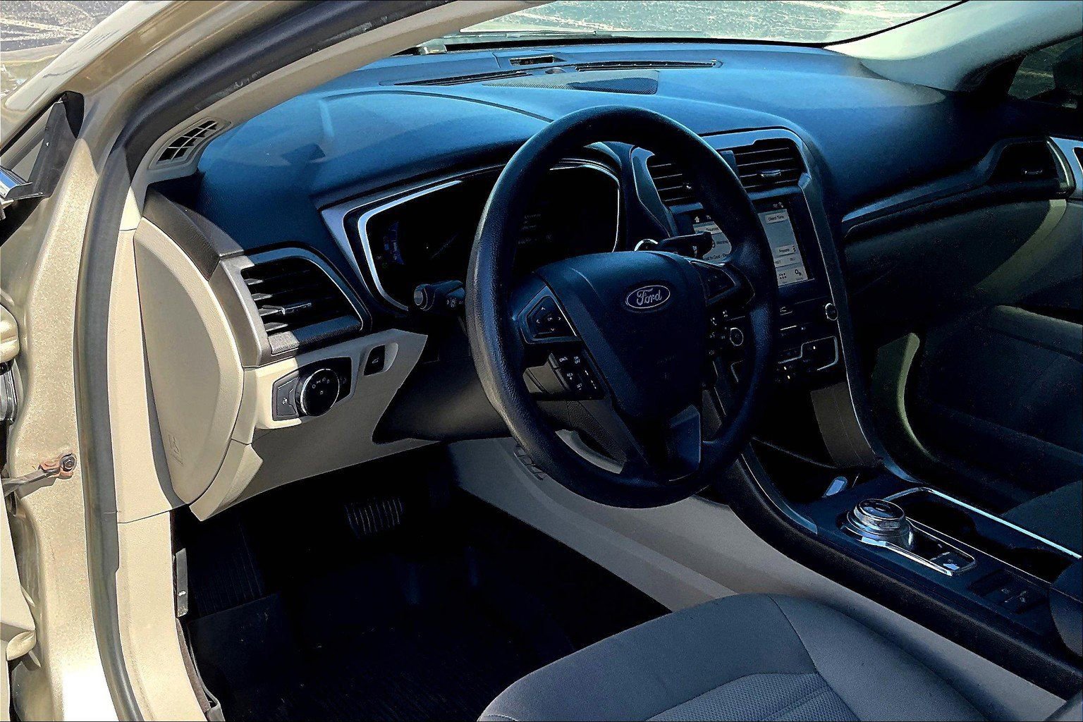 Used 2019 Ford Fusion SE image 17