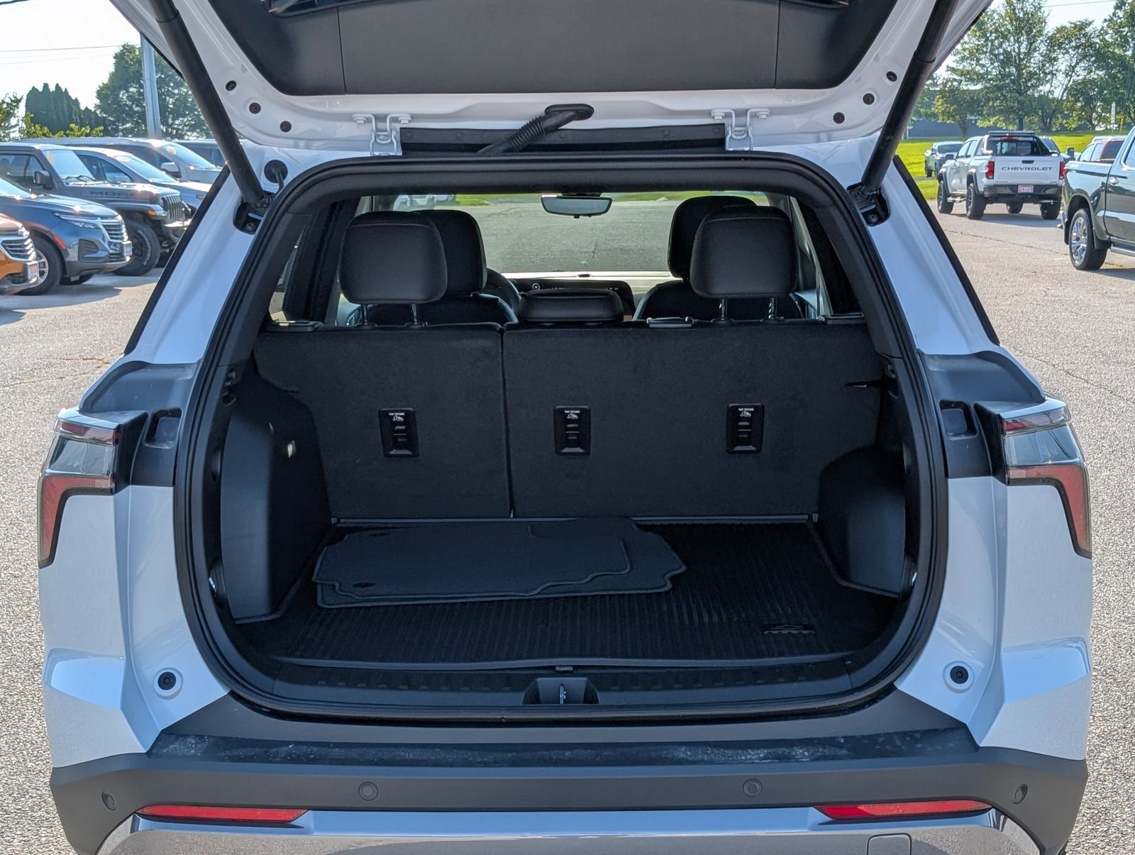 New 2026 Chevrolet Equinox ACTIV w/ Convenience Package III image 12