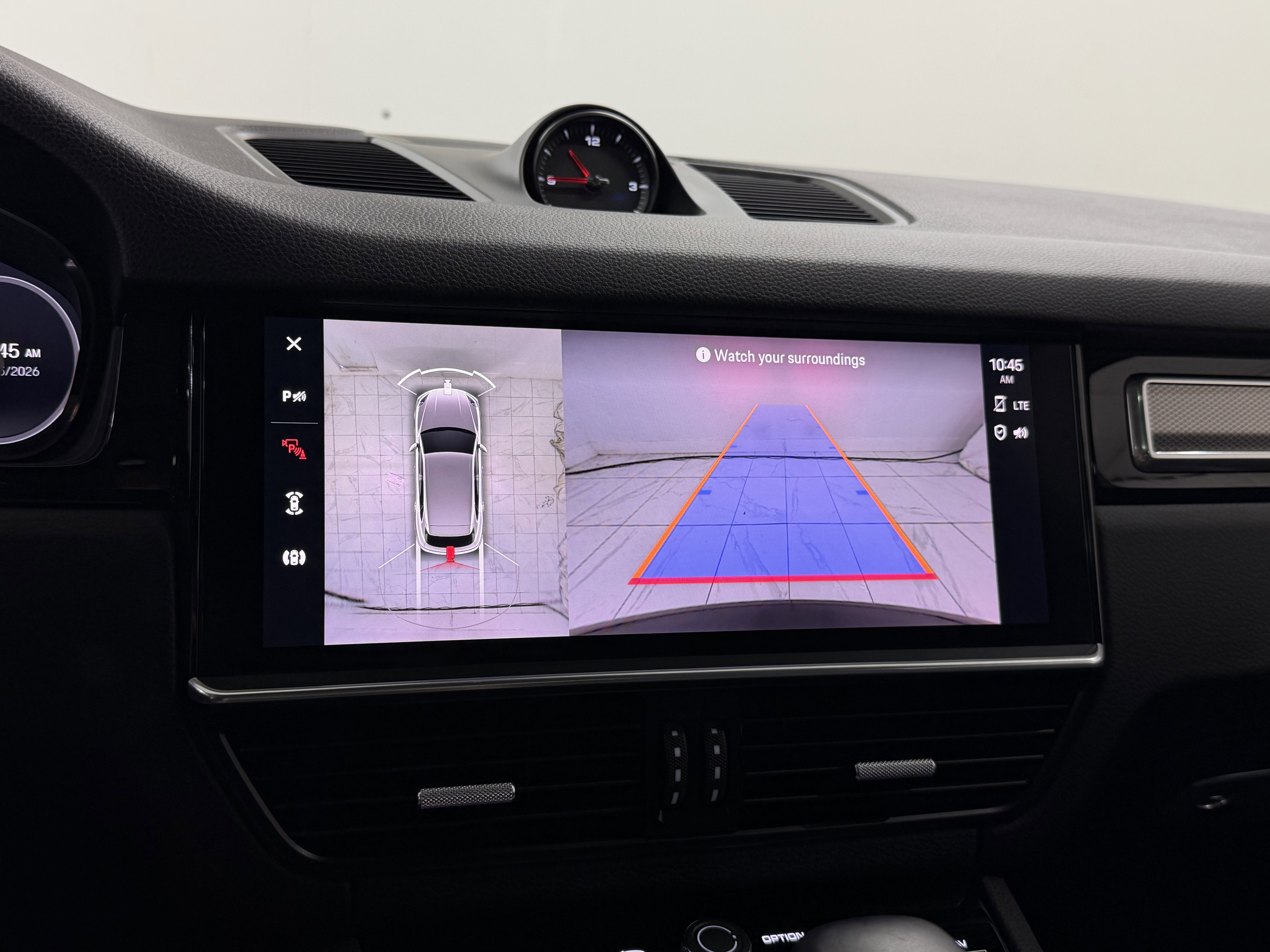 Certified 2023 Porsche Cayenne Platinum Edition image 47