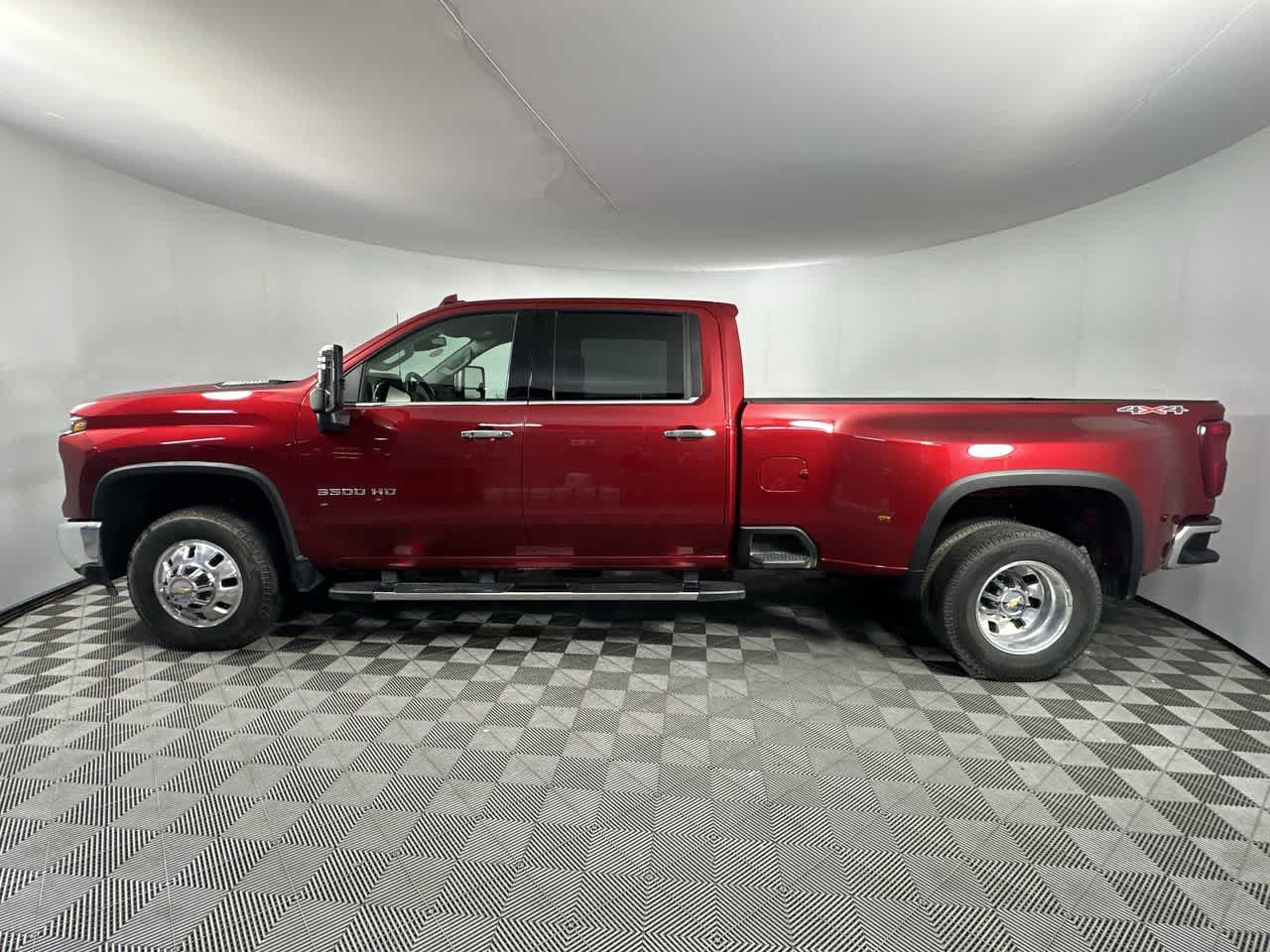 Used 2025 Chevrolet Silverado 3500 LTZ w/ LTZ Convenience Package AWD/4WD image 5