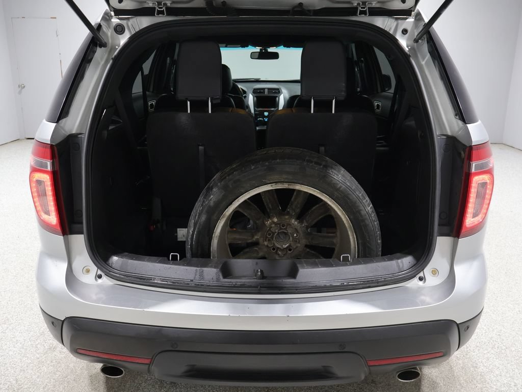 Used 2015 Ford Explorer XLT w/ Equipment Group 202A FWD image 16