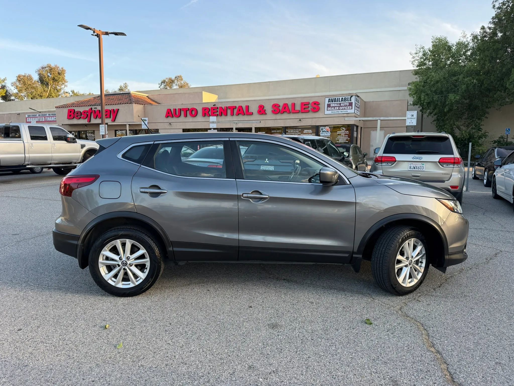 Used 2019 Nissan Rogue Sport S w/ Appearance Package FWD image 2