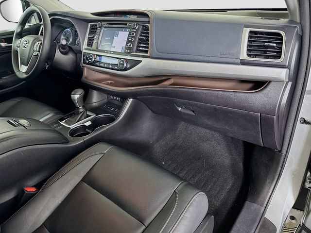 Used 2017 Toyota Highlander XLE w/ Carpet Mat Package AWD/4WD image 31
