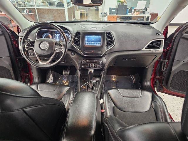 Used 2019 Jeep Cherokee Latitude Plus w/ Comfort/Convenience Group FWD image 9