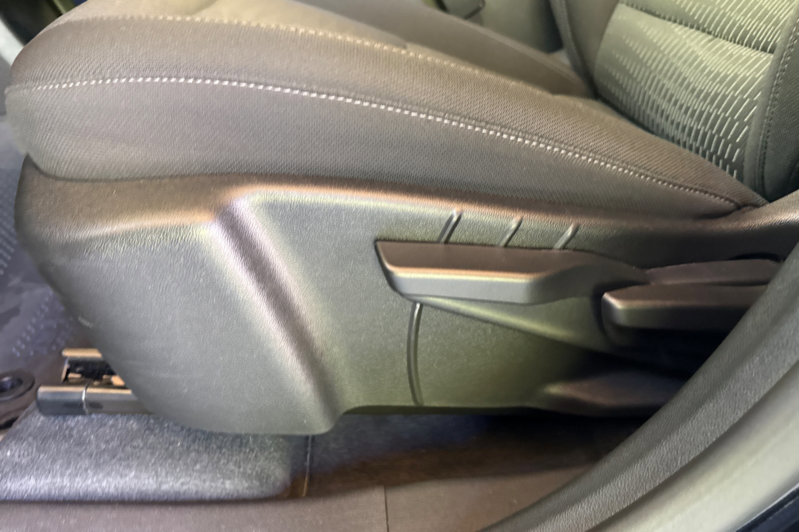 Used 2026 Chevrolet Equinox LT AWD/4WD image 14