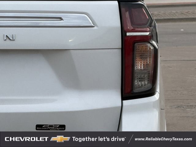 Used 2021 Chevrolet Suburban Premier w/ Premium Package AWD/4WD image 8