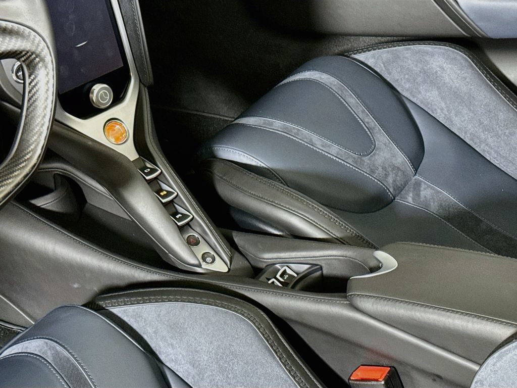 Used 2025 McLaren 750S Spider RWD image 14