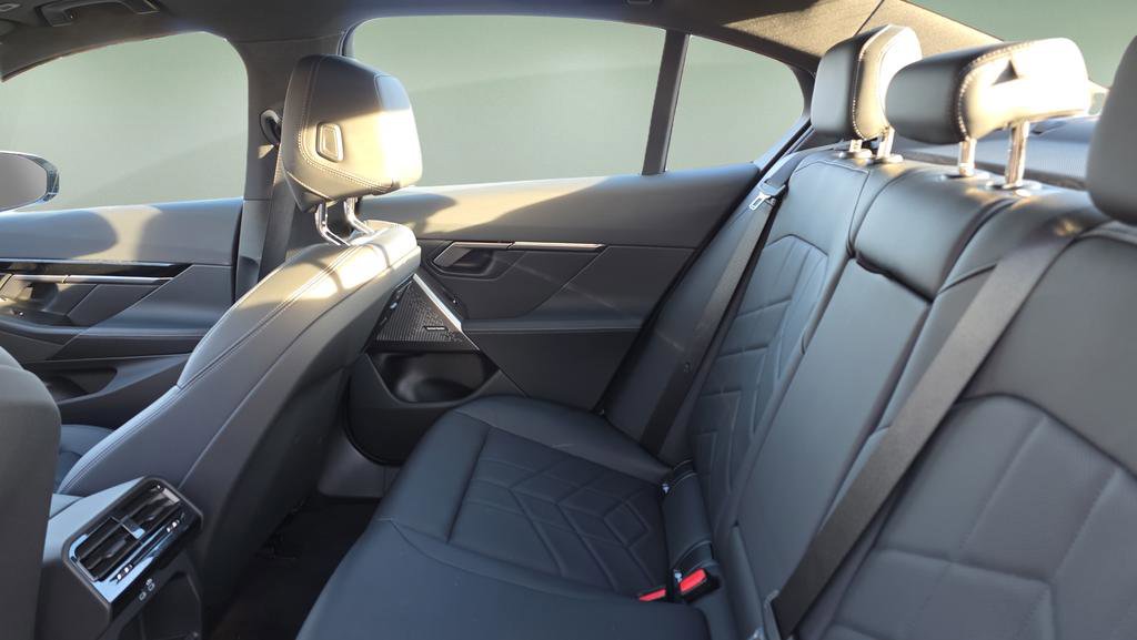 Used 2025 BMW 530i xDrive image 30