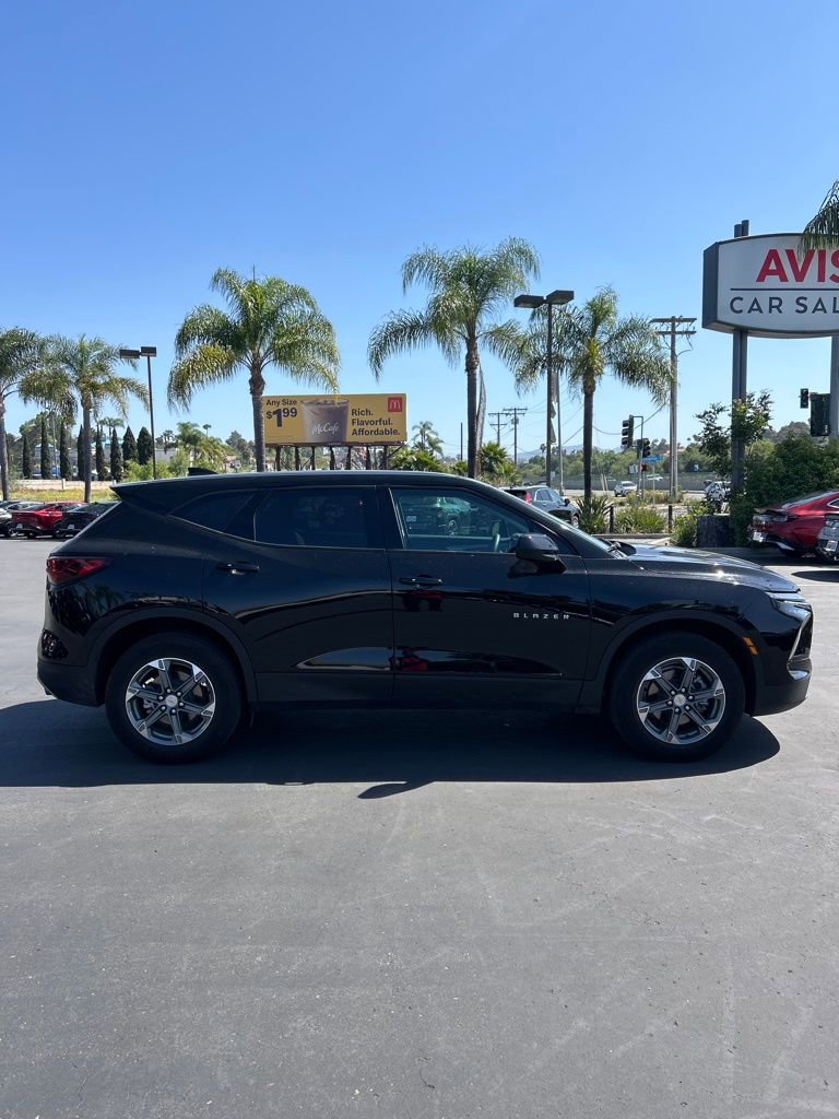 Used 2025 Chevrolet Blazer LT image 4