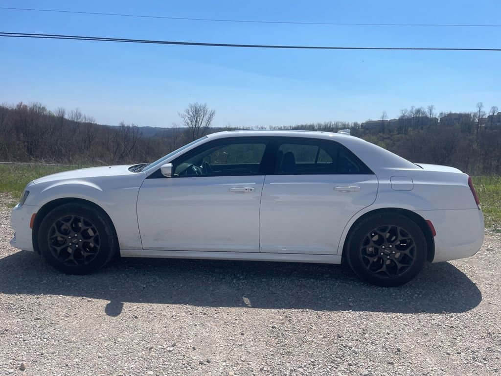 Used 2022 Chrysler 300 Touring L w/ Popular Equipment Group AWD/4WD image 9