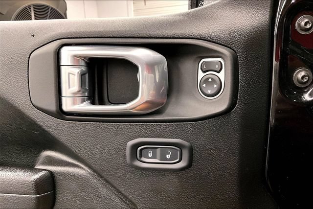 Used 2022 Jeep Wrangler Unlimited Rubicon w/ Dual Top Group AWD/4WD image 36