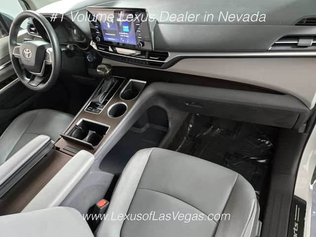 Used 2023 Toyota Sienna XLE FWD image 22