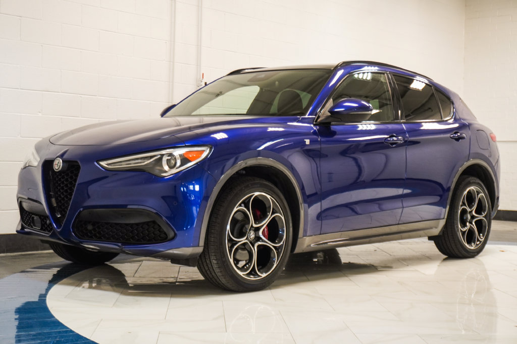 Used 2023 Alfa Romeo Stelvio Ti AWD/4WD image 4