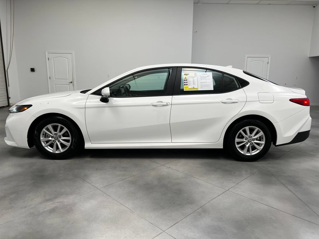 Used 2025 Toyota Camry LE FWD image 5