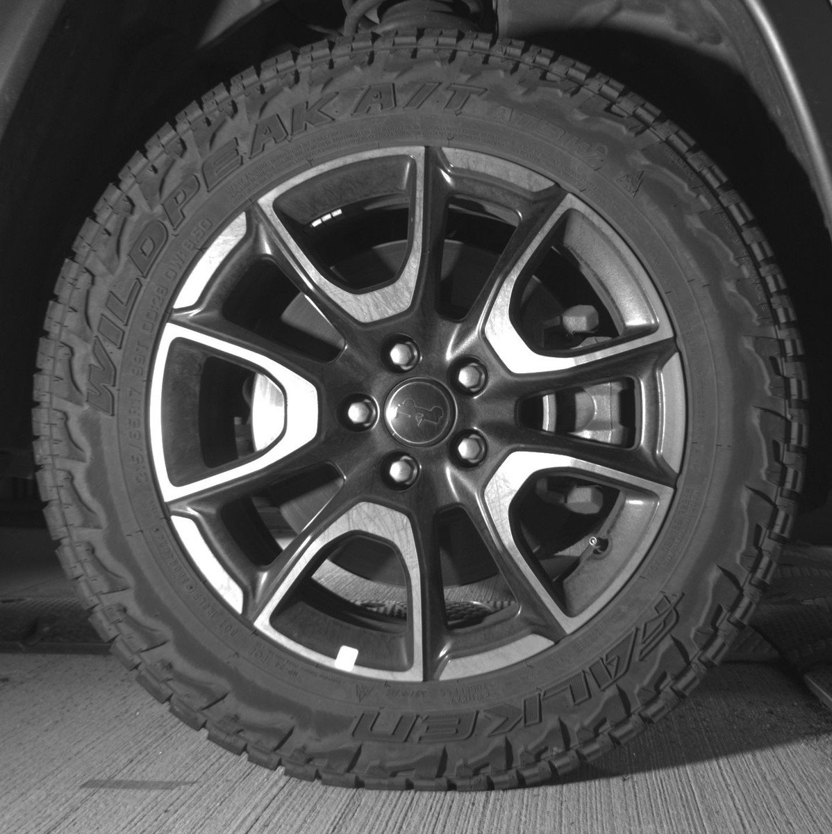 Used 2025 Jeep Compass Trailhawk AWD/4WD image 13