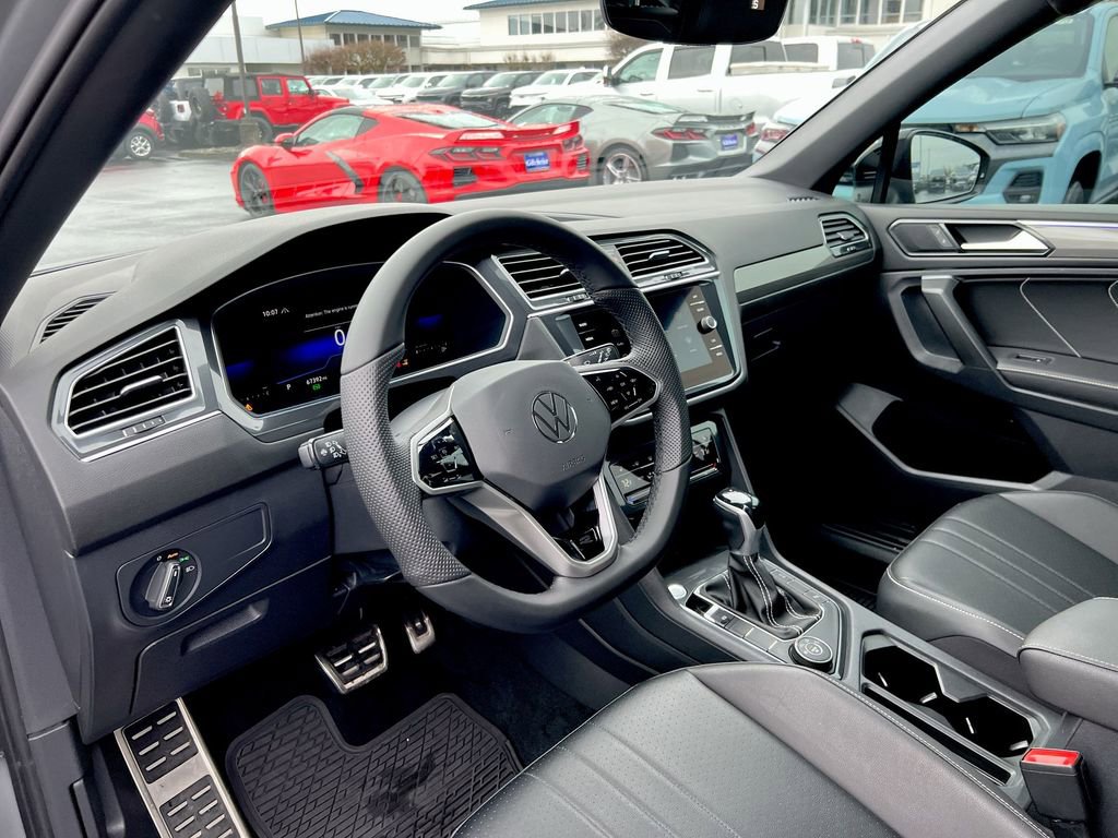 Used 2022 Volkswagen Tiguan SE R-Line image 10