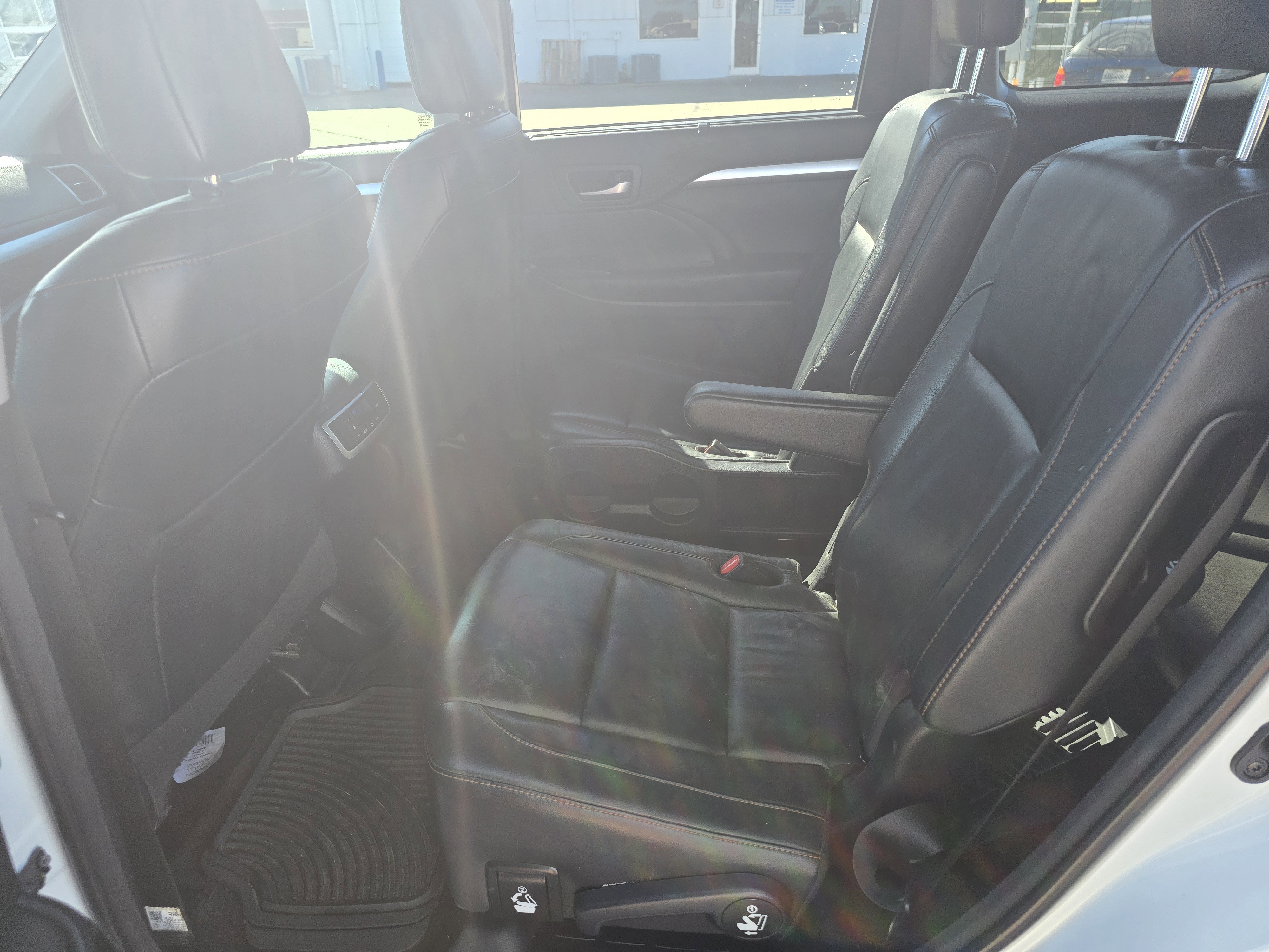 Used 2018 Toyota Highlander XLE image 11