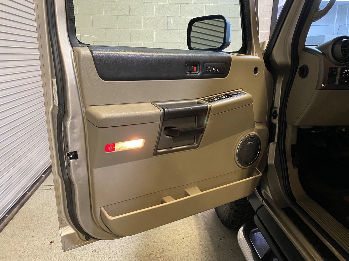 Used 2004 HUMMER H2 w/ Preferred Equipment Group AWD/4WD image 32