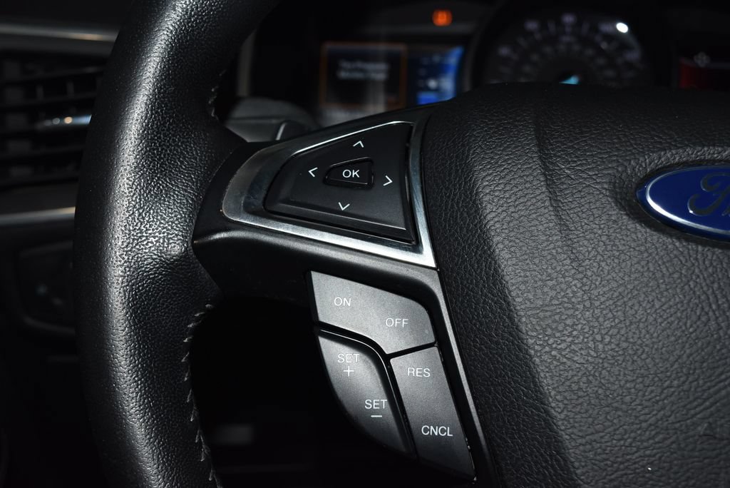 Used 2016 Ford Edge Titanium FWD image 9