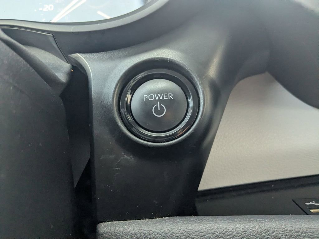 Used 2025 Toyota Sienna LE image 21