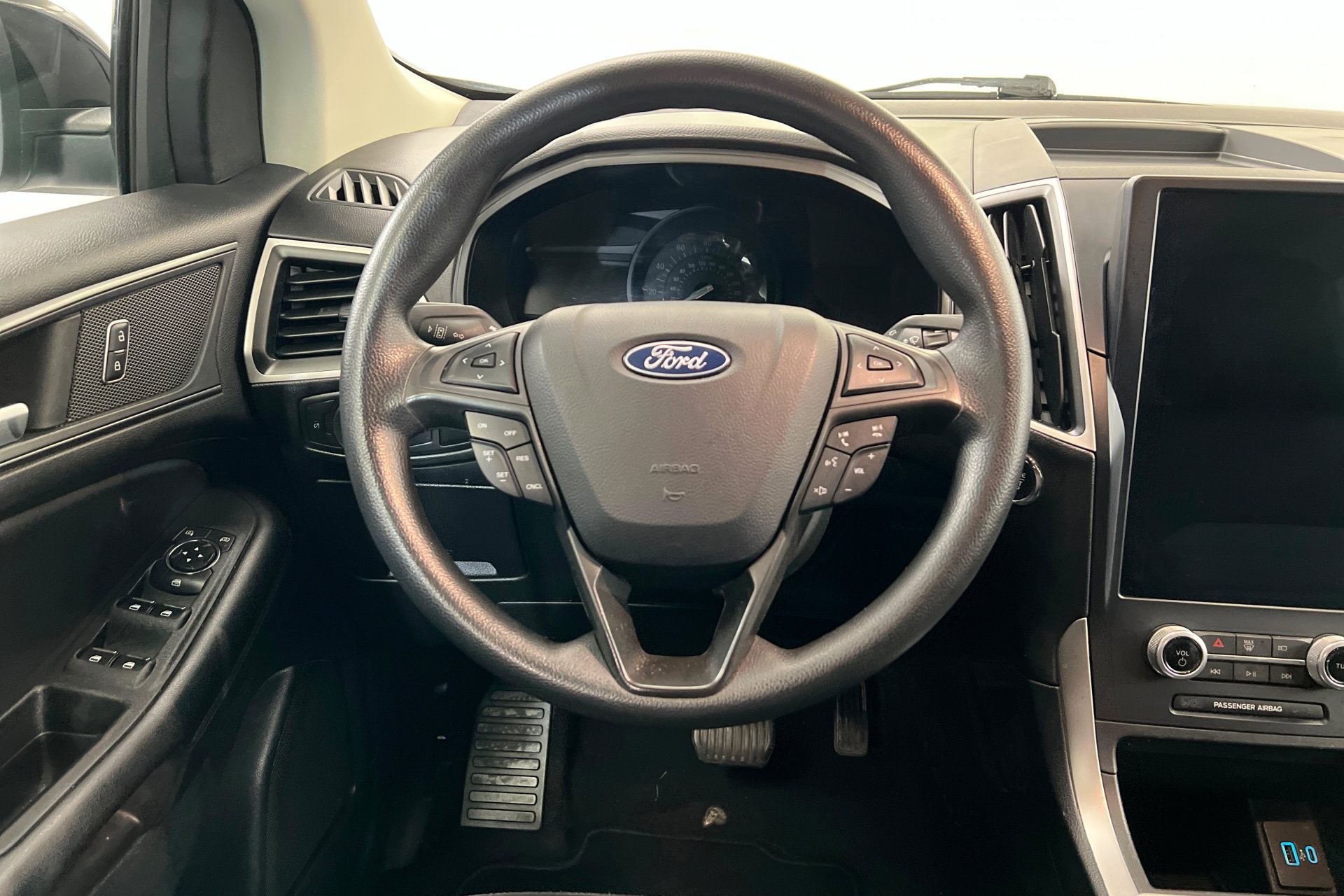 Used 2022 Ford Edge SE w/ Black Appearance Package image 12