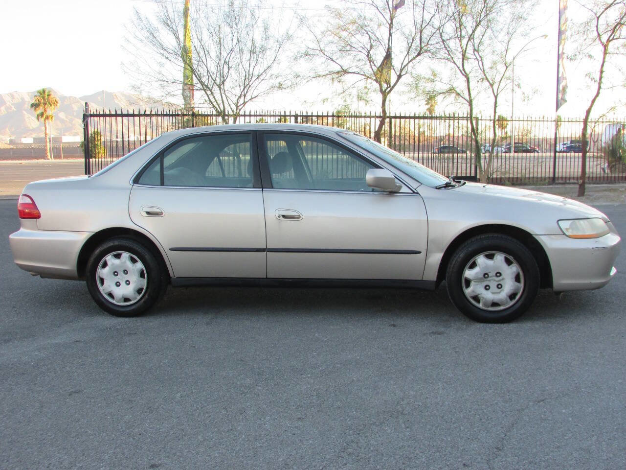 Used 2000 Honda Accord LX image 3