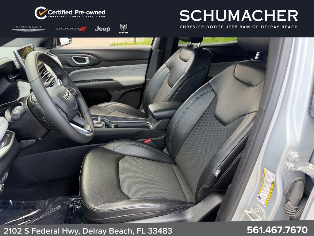 Used 2024 Jeep Compass Latitude AWD/4WD image 11