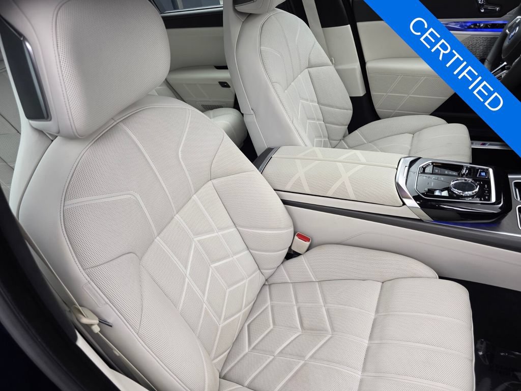 Used 2023 BMW i7 xDrive60 AWD/4WD image 28