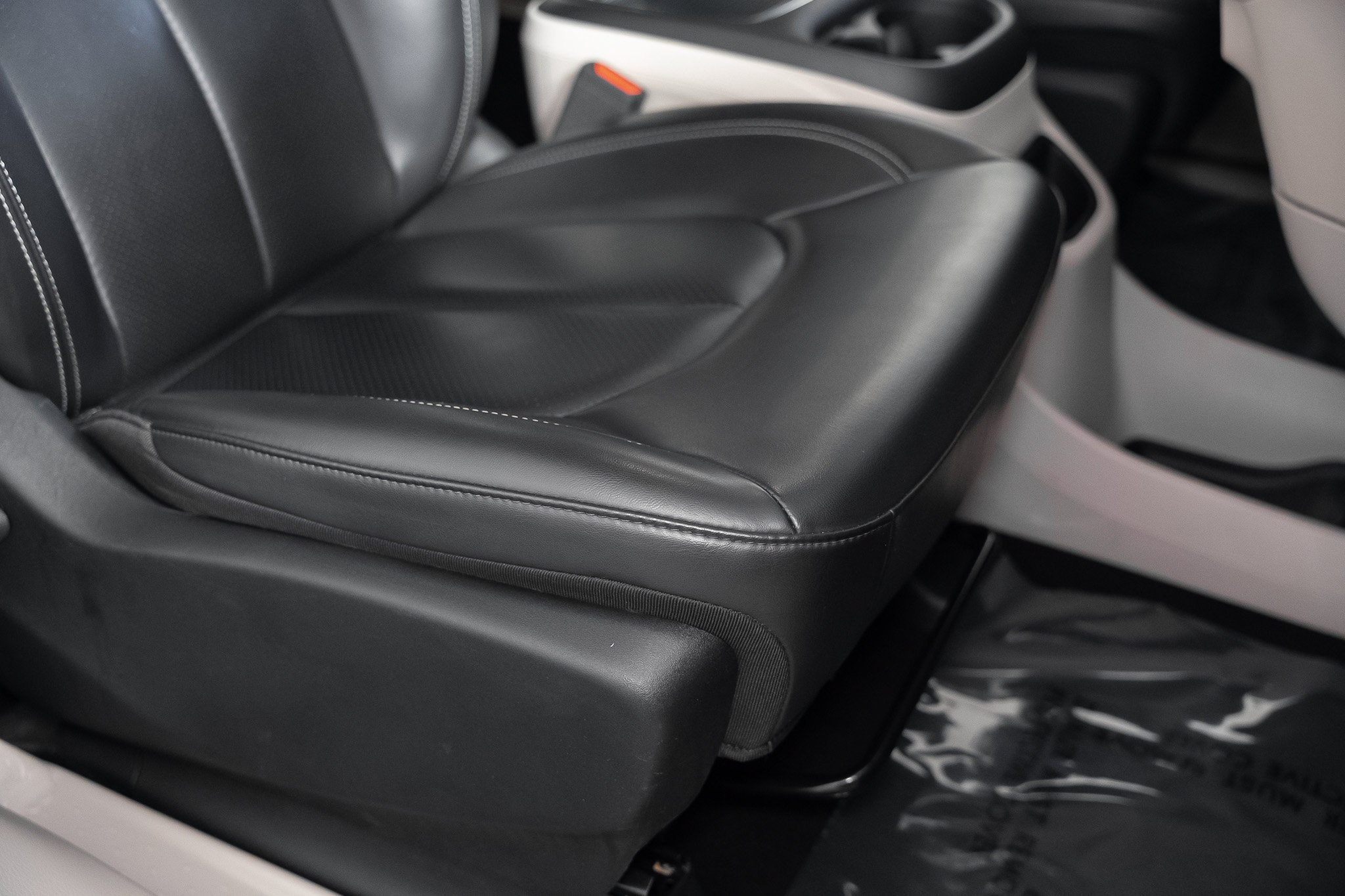 Used 2023 Chrysler Pacifica Touring-L FWD image 28