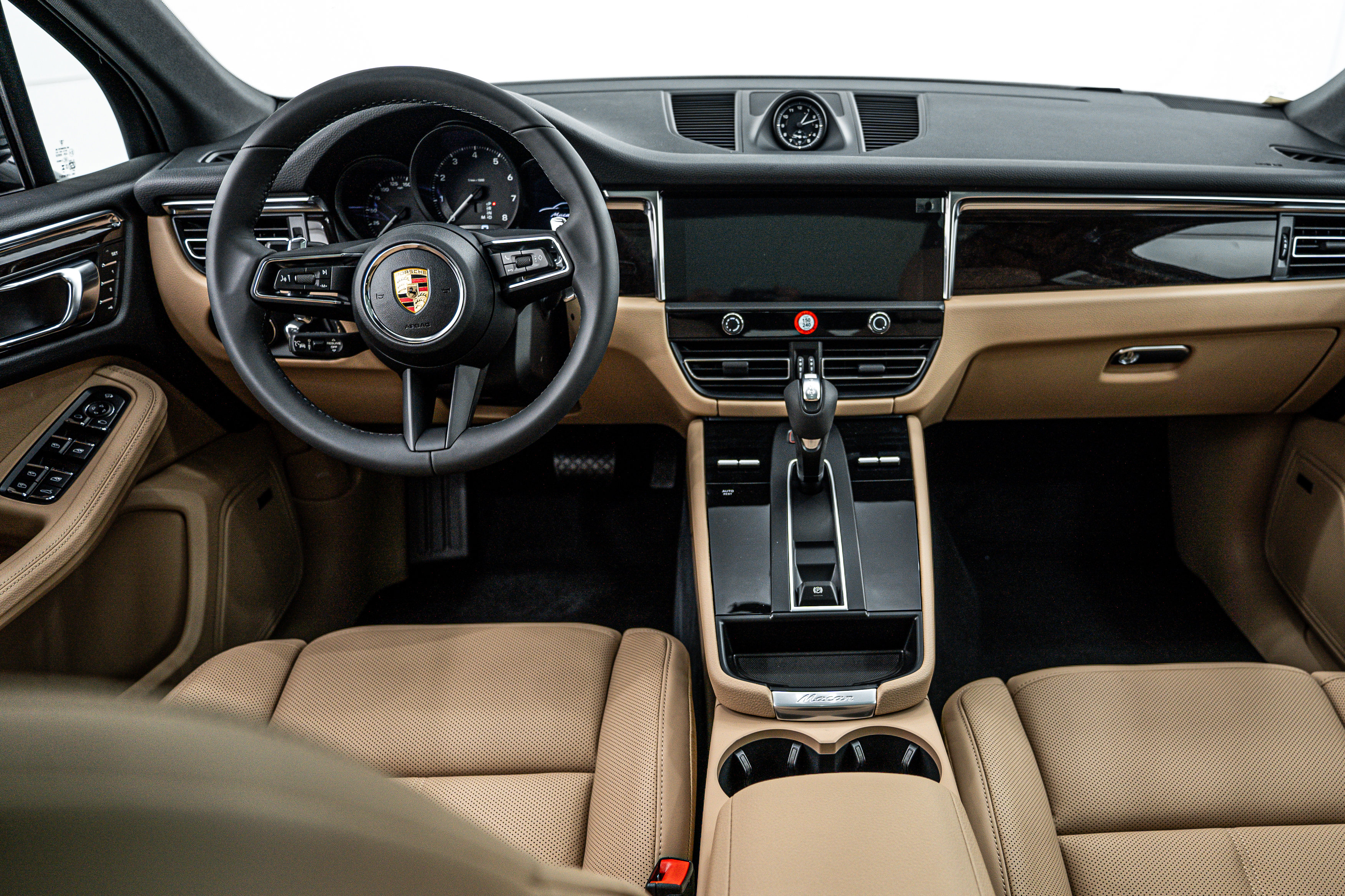 Certified 2026 Porsche Macan AWD/4WD image 12