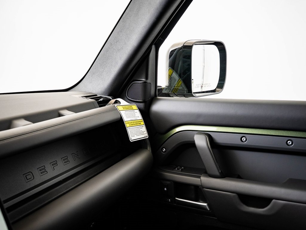 New 2026 Land Rover Defender 110 X-Dynamic SE image 32