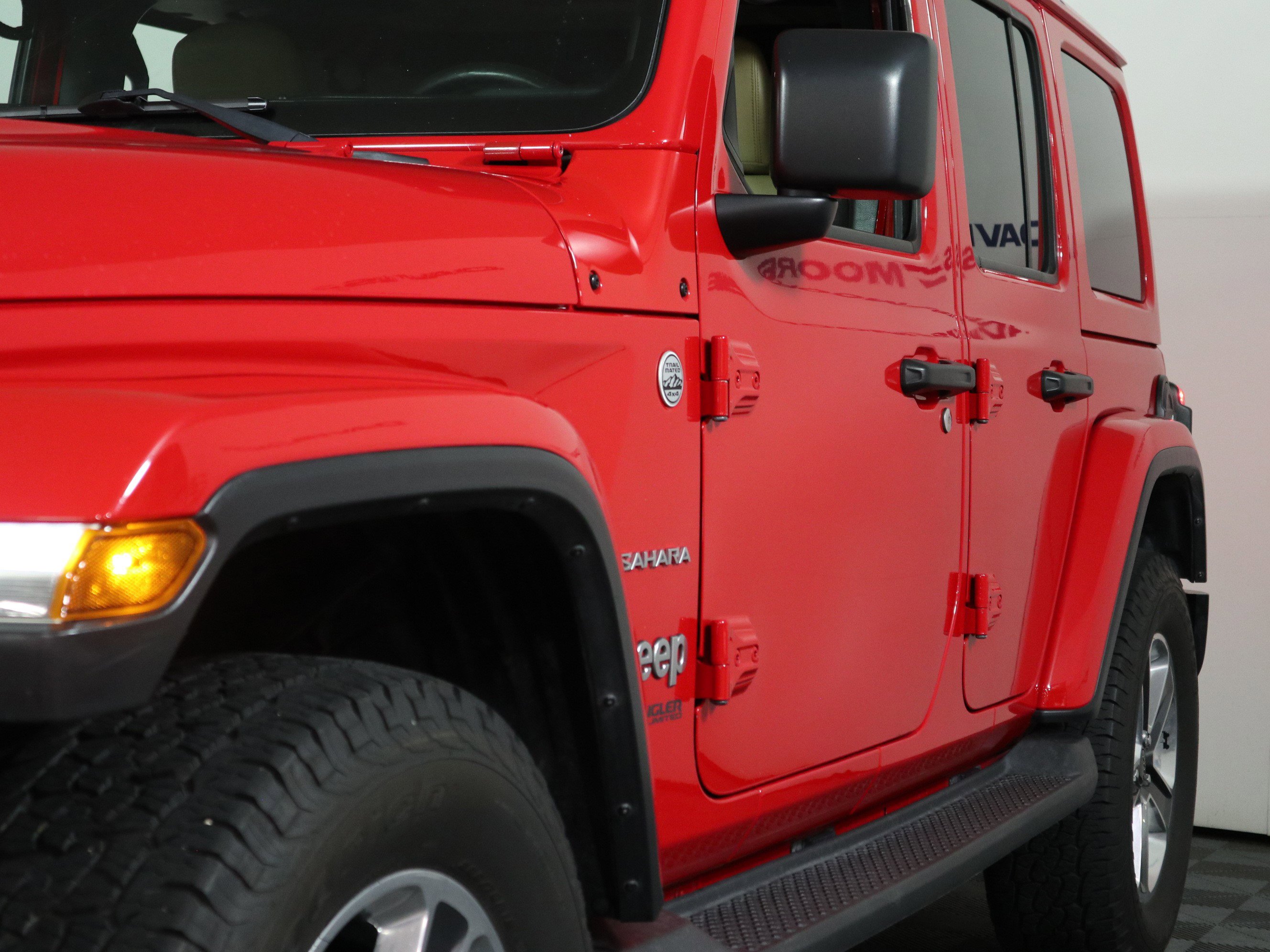 Used 2018 Jeep Wrangler Unlimited Sahara AWD/4WD image 9