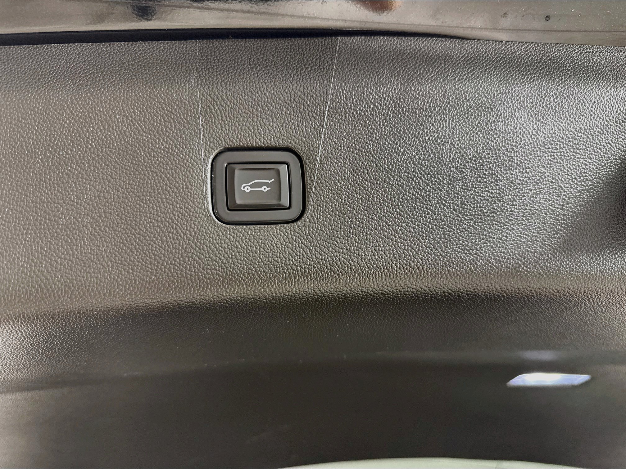 Used 2020 Buick Enclave Essence w/ Sun And Navigation Package FWD image 39
