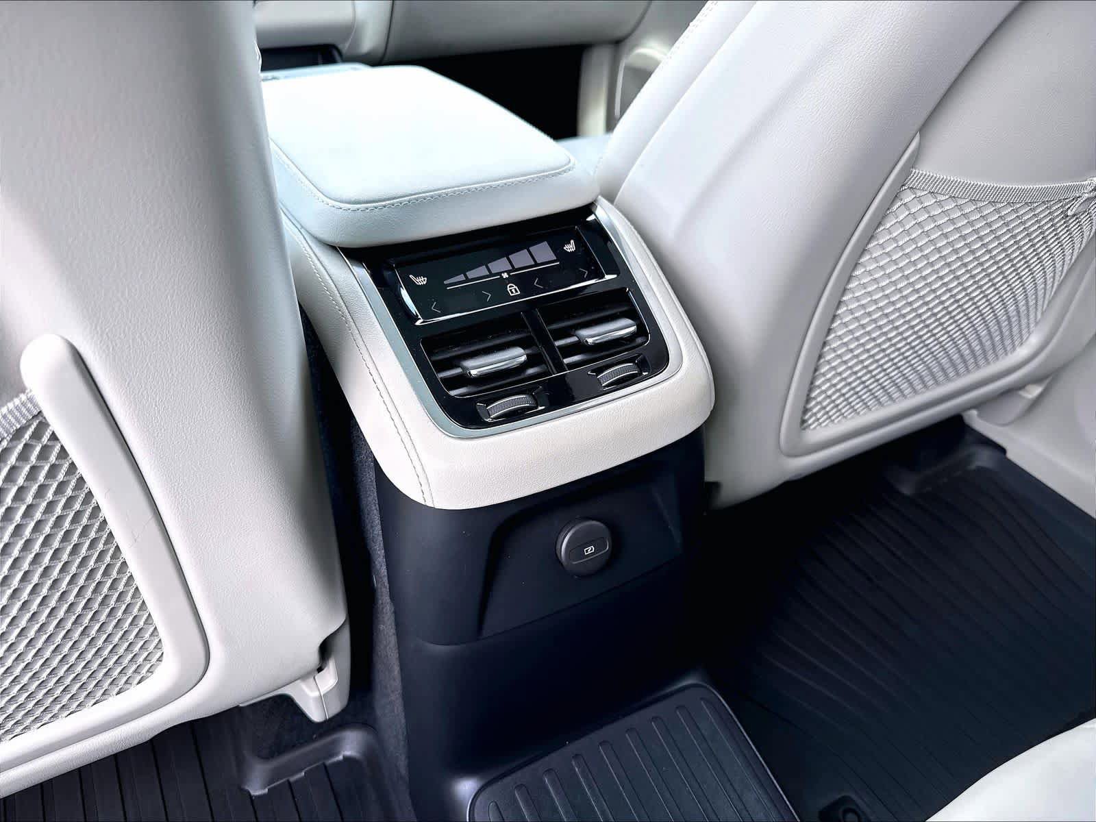 Used 2026 Volvo XC90 T8 Ultra w/ Protection Package Premier AWD/4WD image 39