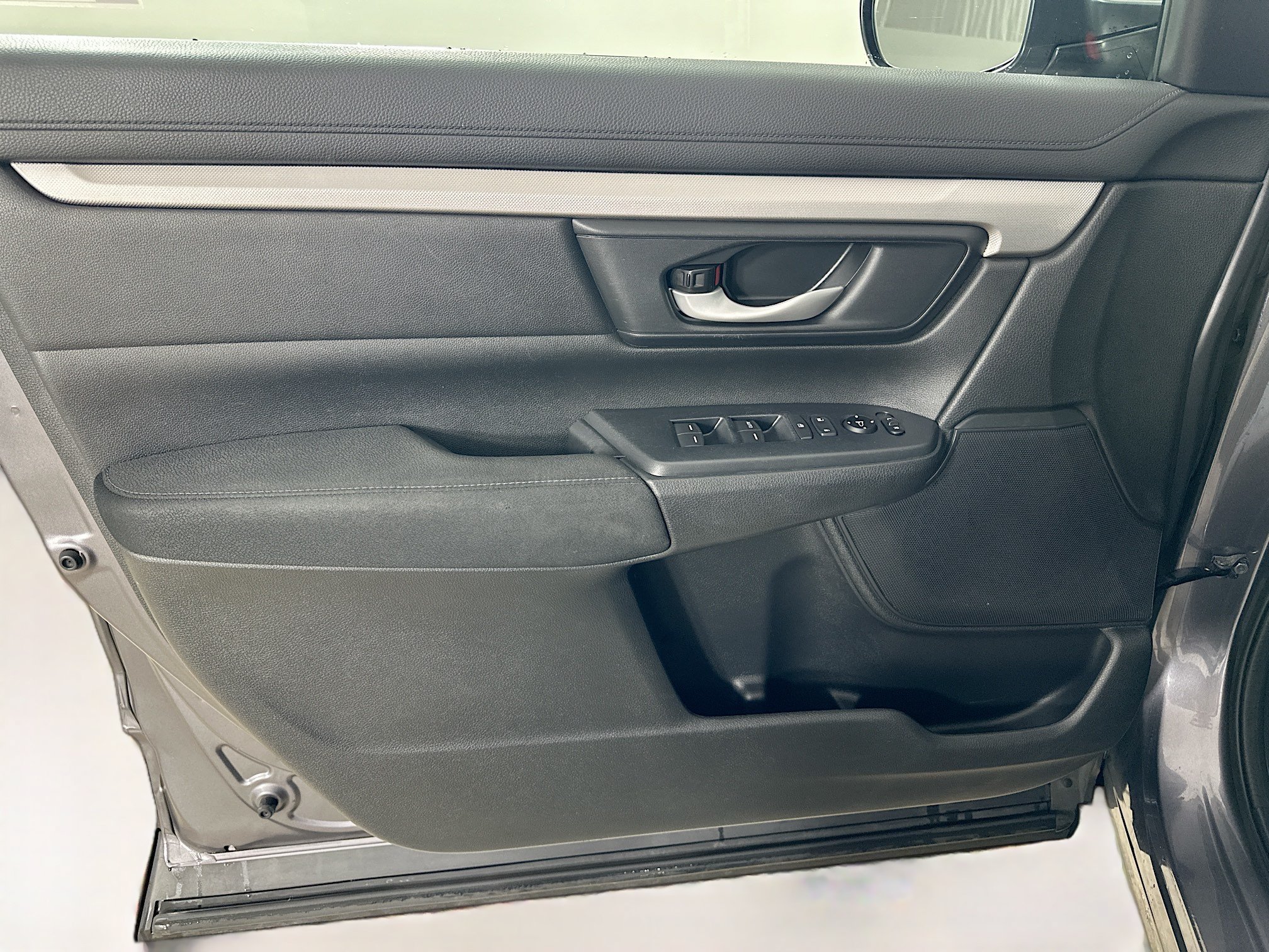 Used 2019 Honda CR-V LX image 15