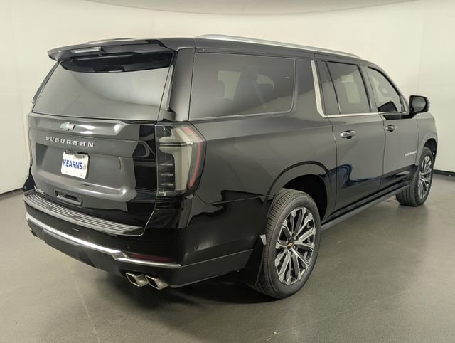 Used 2025 Chevrolet Suburban High Country AWD/4WD image 7