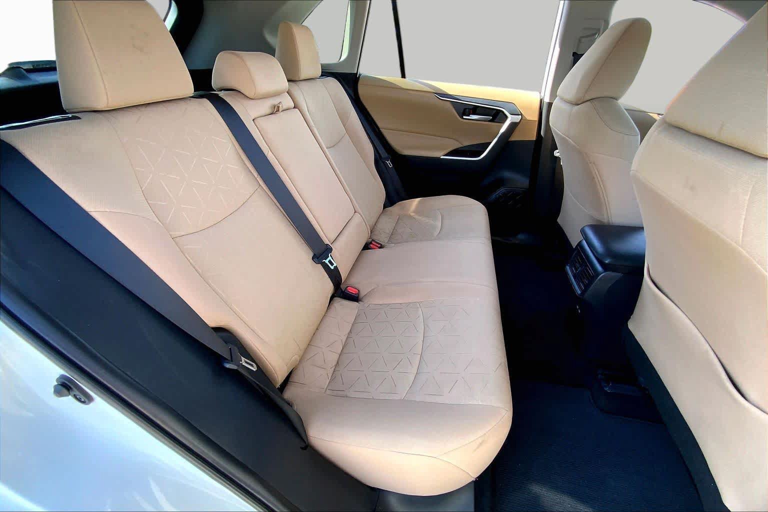 Used 2024 Toyota RAV4 XLE w/ Convenience Package FWD image 18
