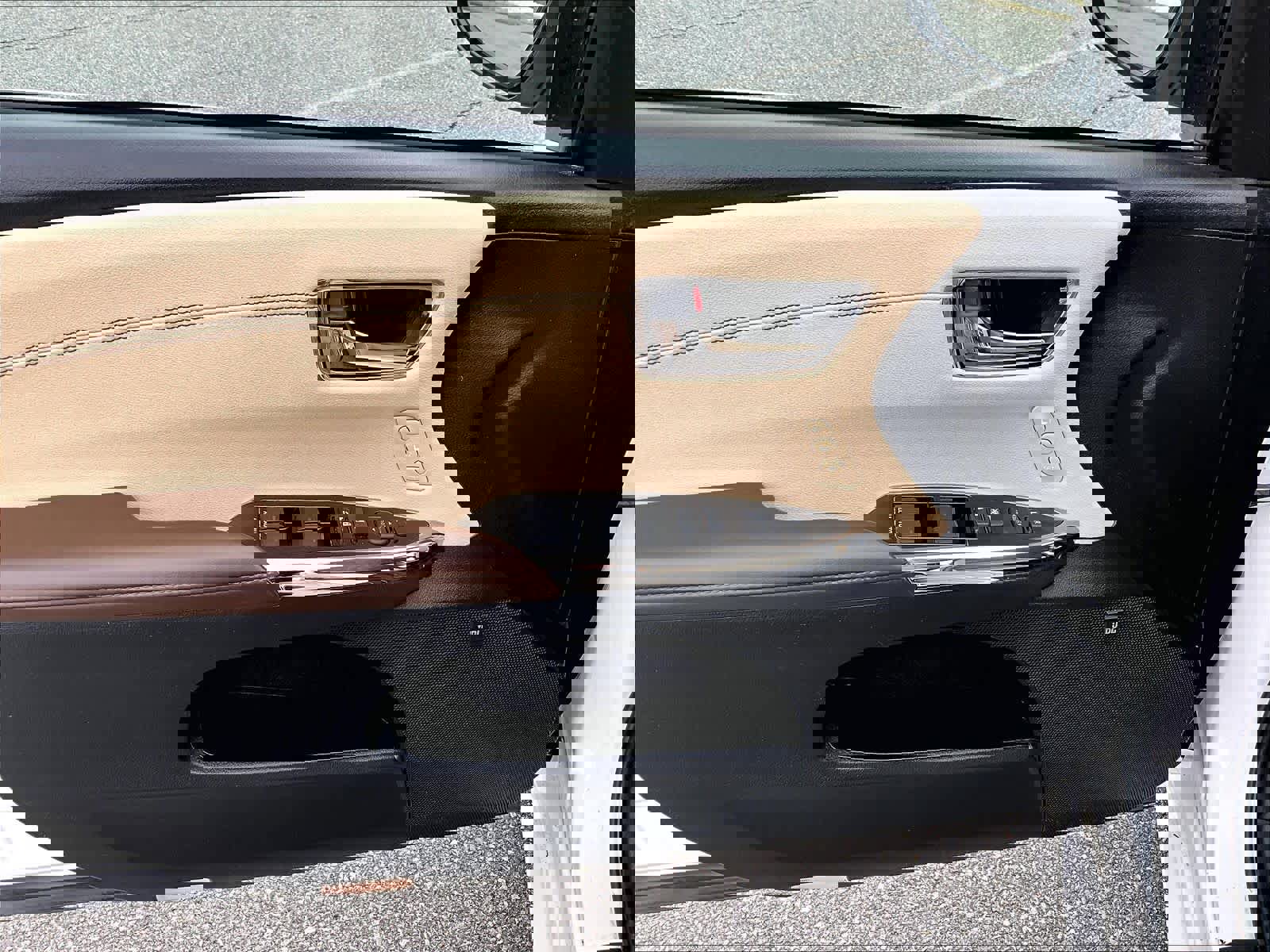 Used 2018 Toyota Avalon Limited image 9