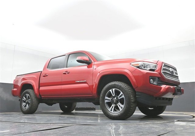 Used 2017 Toyota Tacoma TRD Sport w/ Tow Package (A/T) image 41