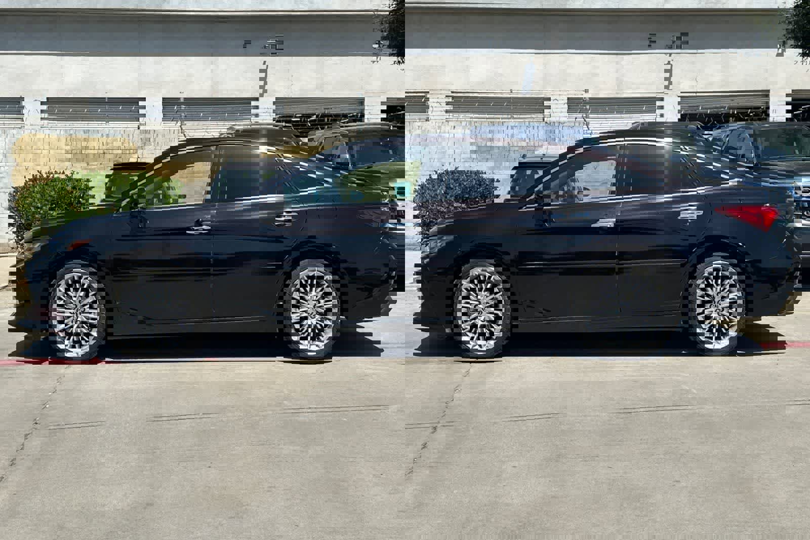 Used 2021 Toyota Avalon Limited w/ Advanced Safety Package FWD image 6