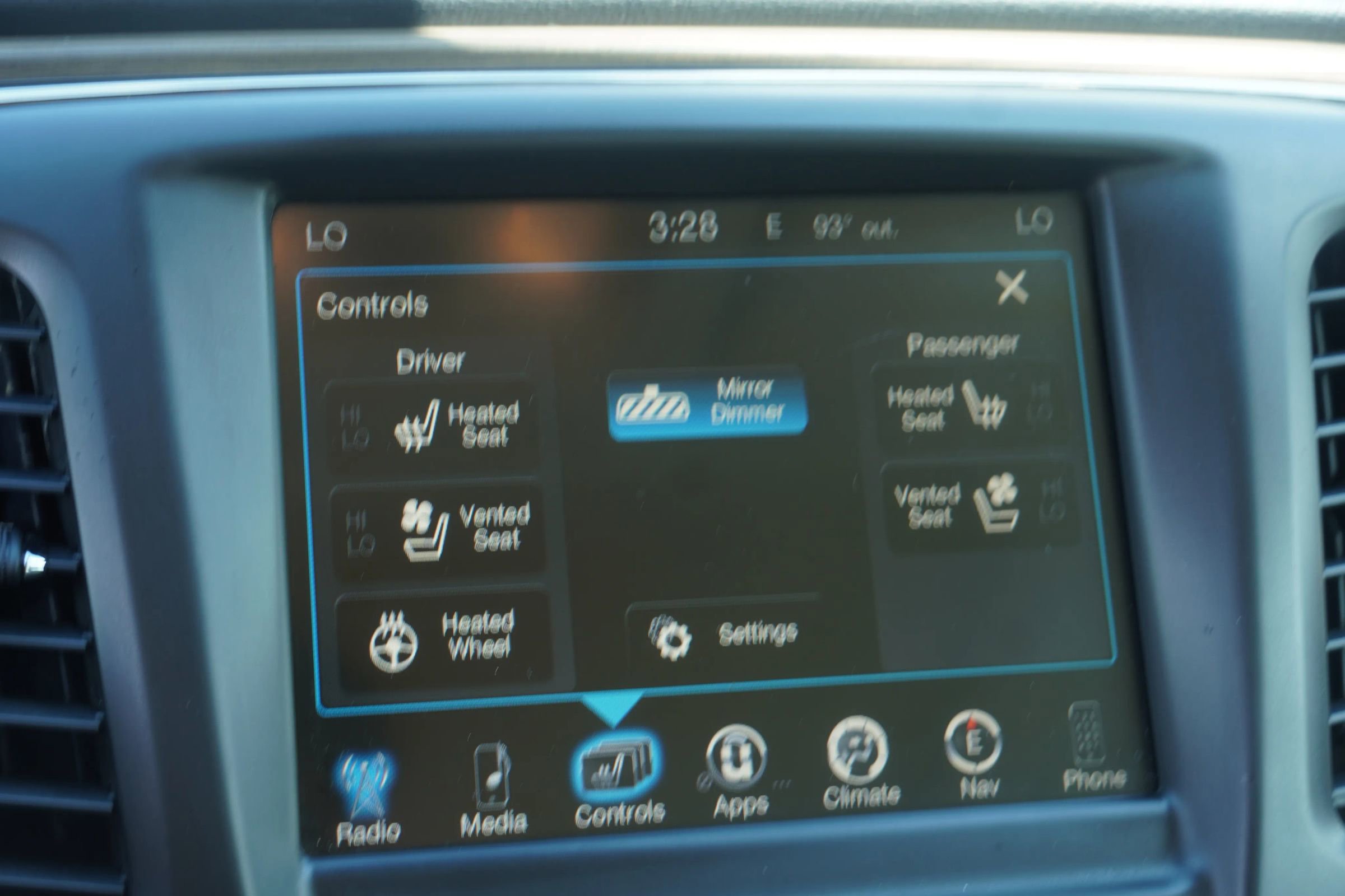 Used 2015 Chrysler 200 C w/ Navigation & Sound Group I image 29